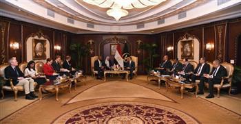 وزير الداخلية يبحث مع نظيره البريطاني التعاون الأمني المشترك