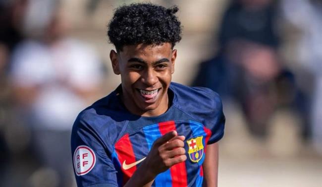 لامين يامال أفضل لاعب صاعد في العالم