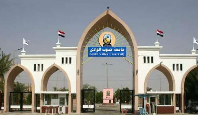 رئيس جامعة جنوب الوادي يناقش تطوير خدمات الرصد المرئي بالجامعة