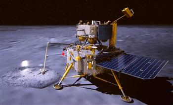 المسبار الصيني "تشانج آه-6" يكمل الالتحام في مدار القمر مع نقل عينات إلى مركبة العودة