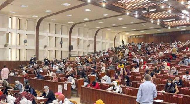 جامعة بني سويف: ضبط فتاتين تؤديان الامتحان بدلا من طالبة سافرت للحج وأخرى حامل