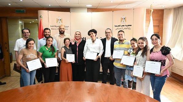 وزيرة التضامن الاجتماعي تكرم أبطال الفيلم التسجيلي "رفعت عيني للسماء"