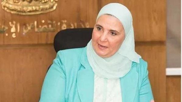 وزيرة التضامن الاجتماعي تتابع تفويج حجاج الجمعيات الأهلية