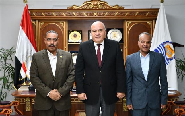 "الداودي" يستقبل مدير عام الهيئة العامة للأبنية التعليمية بقنا الجديدة