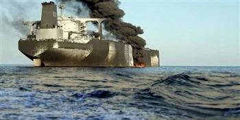   نشوب حريق فى سفينة جراء قصف صاروخى جنوب شرق عدن في اليمن