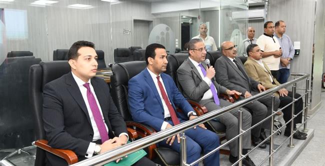 محافظ الفيوم يتابع مع رؤساء المدن آليات تطبيق قرارات الغلق الجديدة للمحال التجارية
