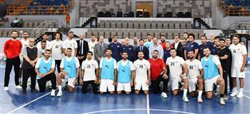وزير الرياضة يؤازر منتخب رجال اليد قبل سفرهم لمعسكرهم بكرواتيا وسلوفينيا 