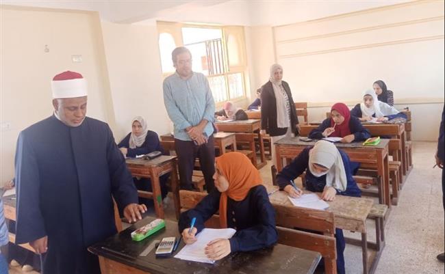 قيادات المعاهد الأزهرية يتفقدون امتحانات الثانوية الأزهرية للقسم العلمي