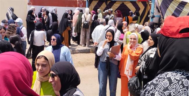 ارتياح بين طلاب الثانوية العامة بالقليوبية لسهولة امتحانات الجيولوجيا وعلم النفس  