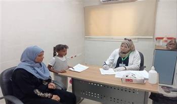 الكشف على 903 مواطن في قافلة طبية مجانية بقرية المحروسة بقنا