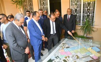 وزير قطاع الأعمال العام و محافظ الغربية يتفقدان مصانع غزل المحلة