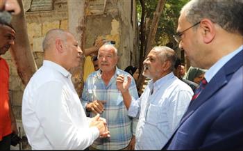   خلال احدى جولاته .. محافظ القاهرة يستمع لآراء المواطنين حول جودة الخبز