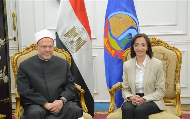 مفتي الجمهورية يقدم التهاني لـ محافظ البحيرة بمناسبة توليها المنصب الجديد
