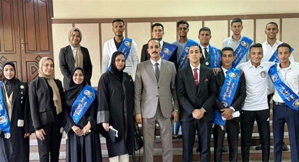 جامعة المنصورة تكرم طلاب حقوق قنا المشاركين في مسابقة "قضاة المستقبل"