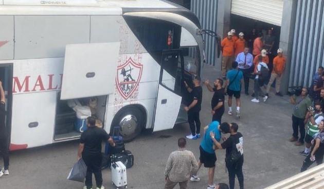 الدوري المصري .. حافلة الزمالك تصل ستاد الكلية الحربية لمواجهة طلائع الجيش