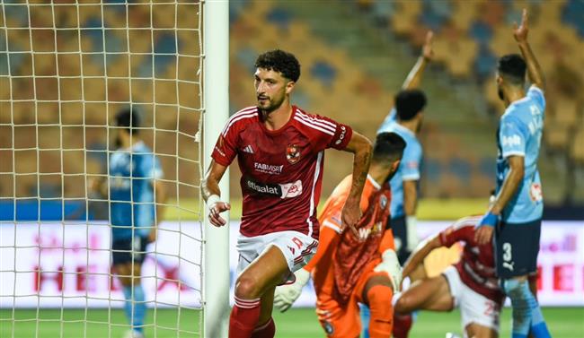 الدوري المصري .. انتهاء الشوط الأول بين الأهلي وبيراميدز بالتعادل الإيجابي 1-1