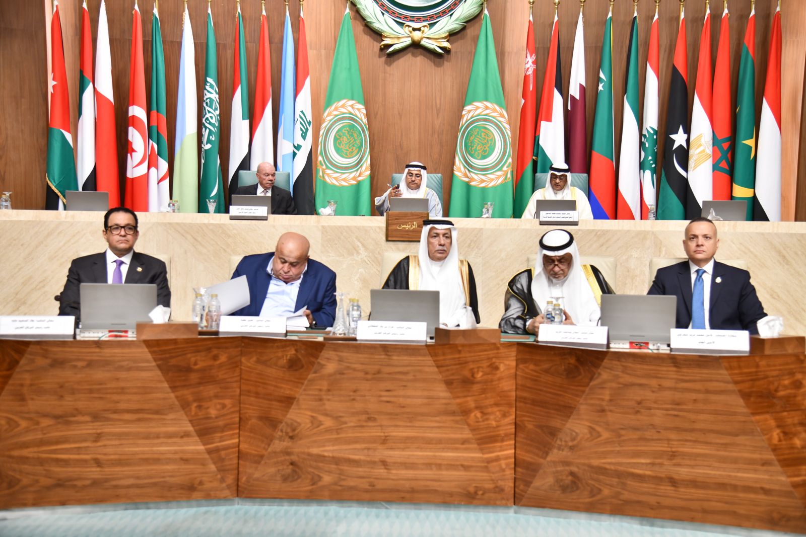 "العسومي" يناقش تطورات الأحداث على الساحة العربية والقضية الفلسطينية