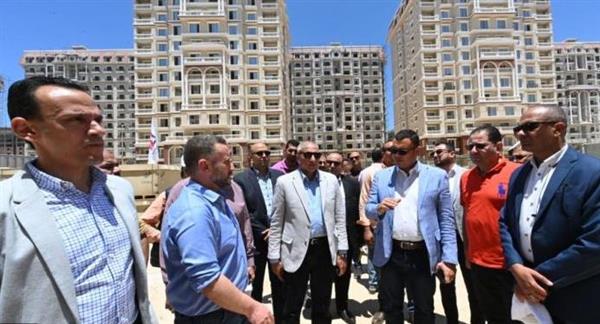 وزير الإسكان يتفقد موقف تنفيذ وحدات وفيلات بالتجمع العمراني "صوارى" بالإسكندرية