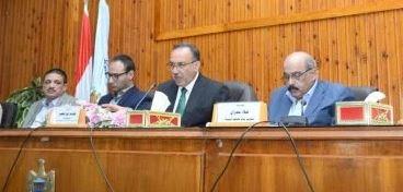 محافظ أسيوط يترأس جلسة المجلس التنفيذى ويوجه بتكثيف حملات إزالة التعديات