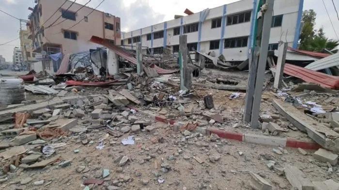 استشهاد 12 في قصف للاحتلال على مدرسة تؤوى نازحين في مخيم النصيرات