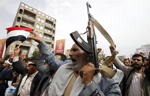 "الحوثي" تهدد بتصعيد الحرب ونسف جهود السلام