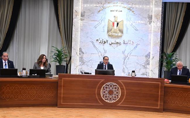في أول اجتماع لمجلس المحافظين .. رئيس الوزراء : لا نريد أيادي مرتعشة