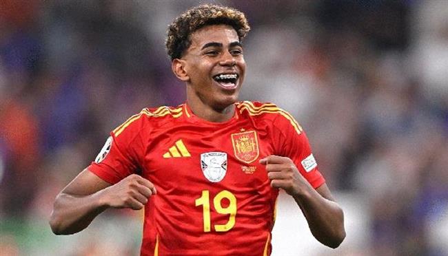 لامين يامال.. بابا نويل بطولة اليورو الجديد