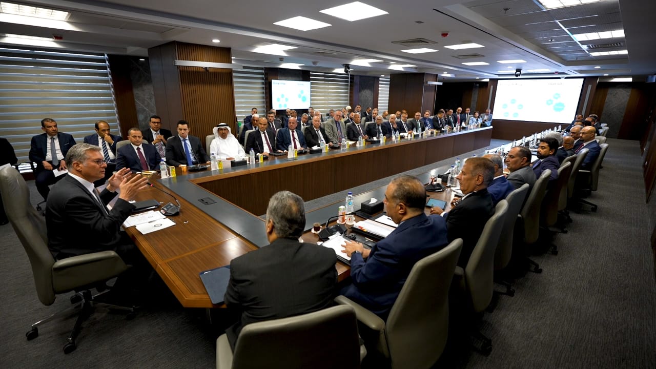 "بدوي" يبحث مع رؤساء شركات البترول العالمية الموقف الحالي لصناعات القطاع في مصر