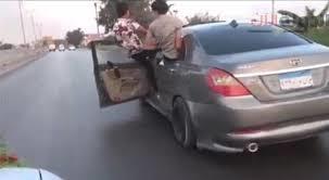  ضبط قائد سيارة لقيامه بحركات استعراضية بالطريق العام