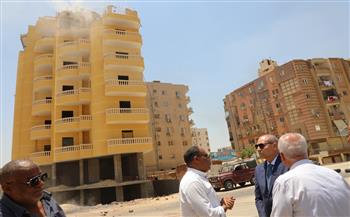   محافظ القاهرة يتفقد أعمال إزالة 3 أدوار مخالفة بـ الهضبة الوسطى
