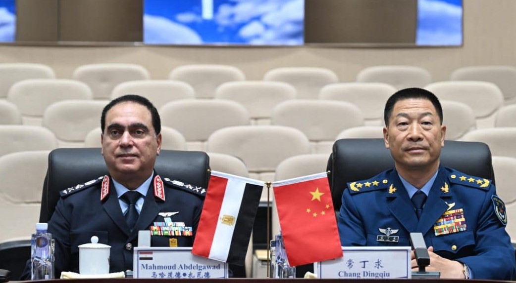 قائد القوات الجوية يلتقي نظيره الصيني