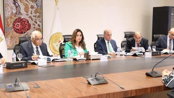 وزيرة التنمية المحلية تترأس لجنة المقابلات الشخصية للمتقدمين لمسابقة القيادات