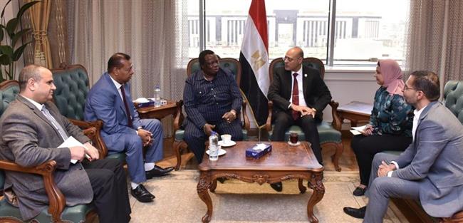 وزير العمل يستقبل رئيس منظمة الوحدة النقابية الأفريقية و"عمال كينيا"