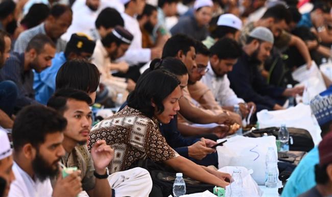 للمرة الأولى.. الأزهر يجمع الطلاب الوافدين على مائدة إفطار جماعي في ذكرى عاشوراء