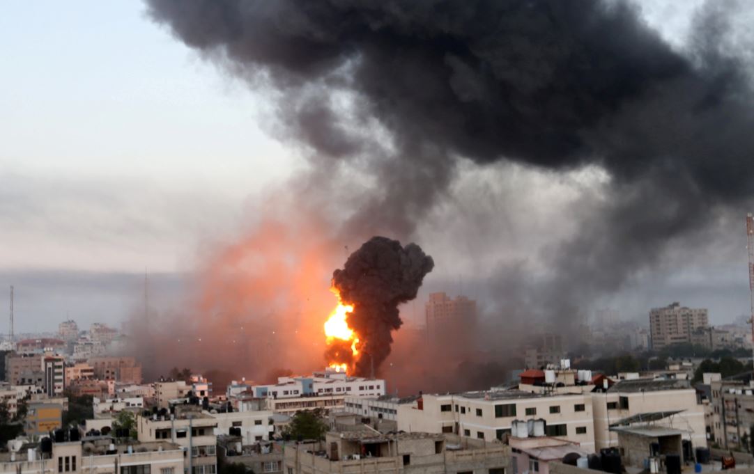 استشهاد 5 مواطنين وإصابة آخرين جراء قصف مخيم النصيرات ورفح الفلسطينية