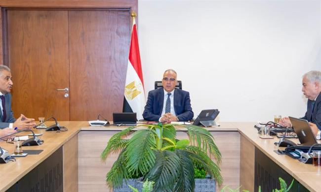 وزير الري يوجه باستمرار متابعة مناسيب المياه أمام مآخذ محطات مياه الشرب