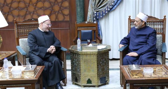 شيخ الأزهر يستقبل مفتي الجمهورية للتهنئة بجولة فضيلته إلى جنوب شرق آسيا