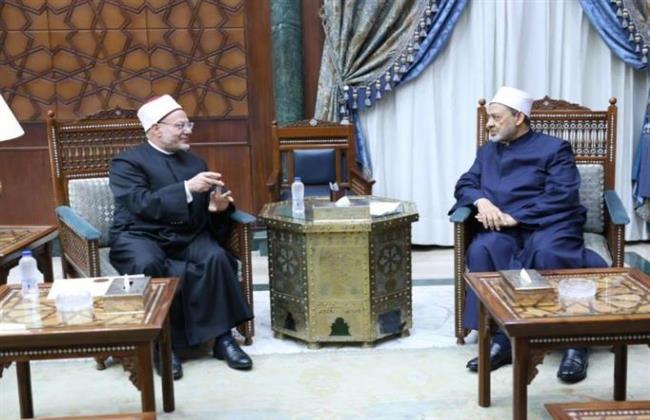مفتي الجمهوريَّة يهنئ شيخ الأزهر على نجاح جولته في جنوب شرق آسيا
