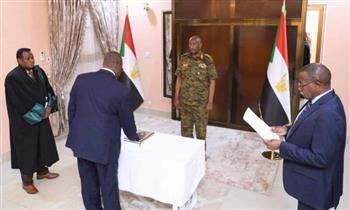 عضو مجلس السيادة السوداني يؤدي القسم أمام "البرهان"