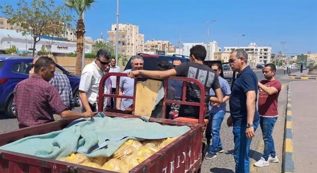 محافظ البحر الأحمر يضبط 3350 رغيف خبز مدعم مهرب