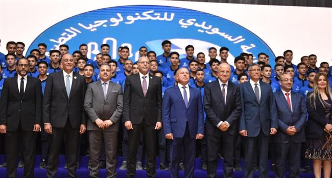 وزير العمل يُشارك في حفل تخرج الدفعة الثالثة لطلاب مدرسة السويدي للتكنولوجيا التطبيقية