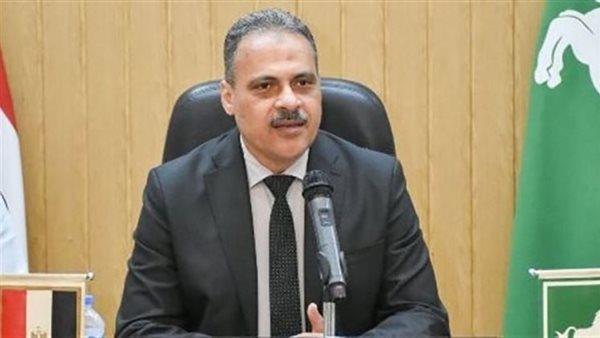 محافظ الشرقية يتابع  المرور اليومي على الأنشطة التجارية للتأكد من إلتزام أصحابها بتوقيتات الغلق