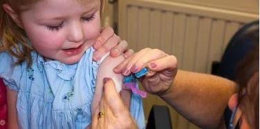 نائب وزير الصحة: البرنامج الموسع للتطعيمات يحقق نسب تغطية أعلى من 95%
