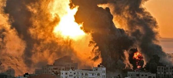 شهيدان ومصابون إثر قصف إسرائيلي استهدف سيارة في دير البلح وسط غزة
