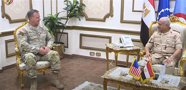الفريق أول عبد المجيد صقر يلتقى قائد القيادة المركزية الأمريكية