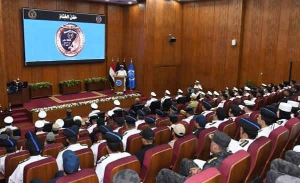 تخريج الضباط المتدربين بالدورة التدريبية الـ 13 بكلية التدريب والتنمية بأكاديمية الشرطة