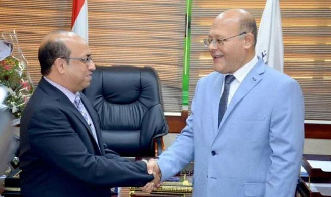 رئيسا جامعة ومدينة سوهاج يناقشان موقف مستشفى شفاء الأطفال
