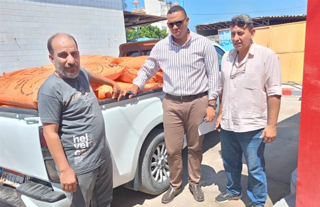 ضبط 5500 عبوة مواد غذائية وسيارة محملة بـ 40 شيكارة سماد محظور بالبحيرة