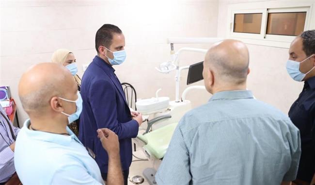 نائب وزير الصحة يتفقد مستشفى هليوبوليس ويوصي بصرف مكافآة مالية لفريق مكافحة العدوى 