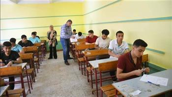   طلاب الثانوية العامة يؤدون امتحان اللغة الأجنبية الأولى اليوم 